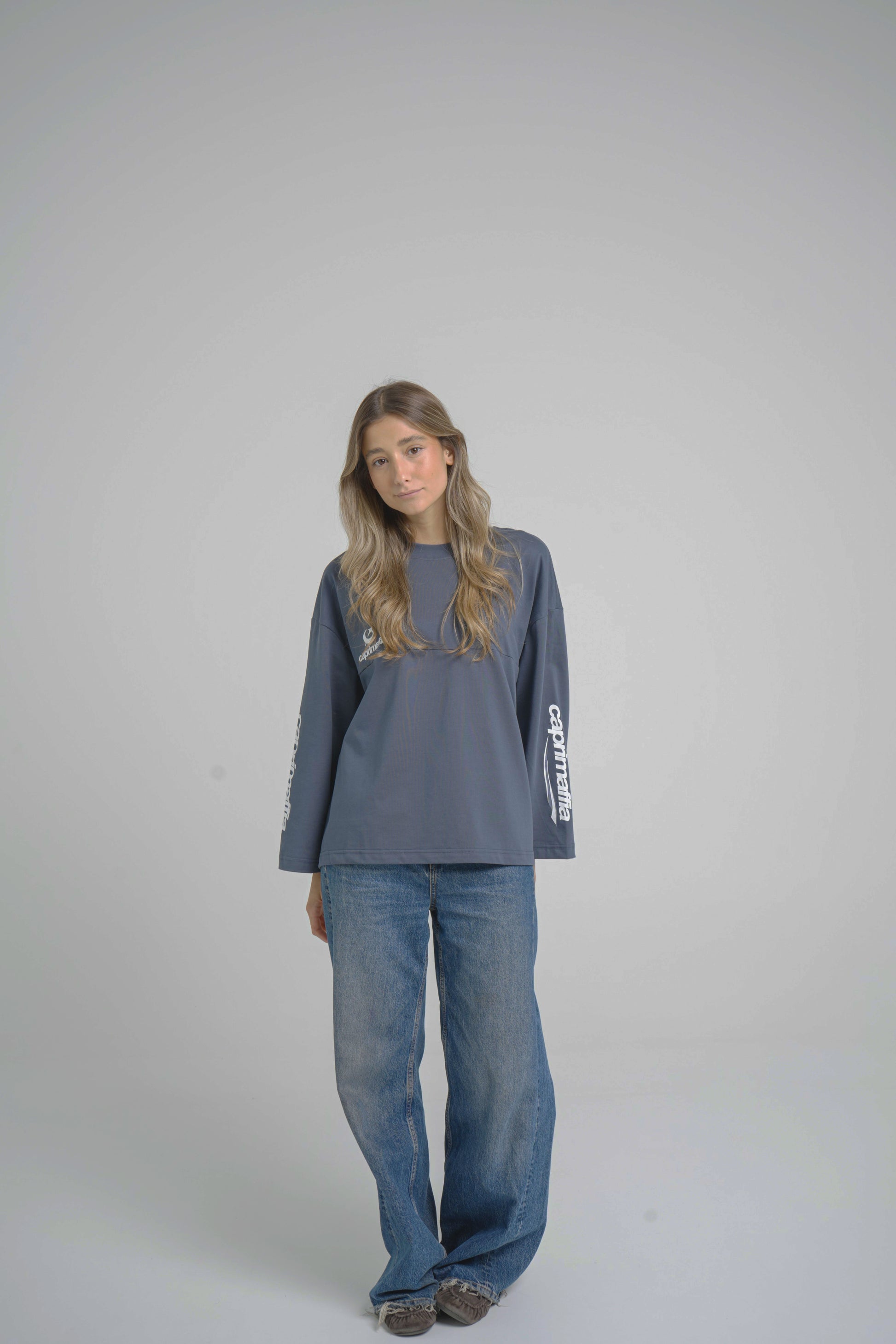 Longsleeve Azul BAJAMAR SS26 — modelo femenino SS26
