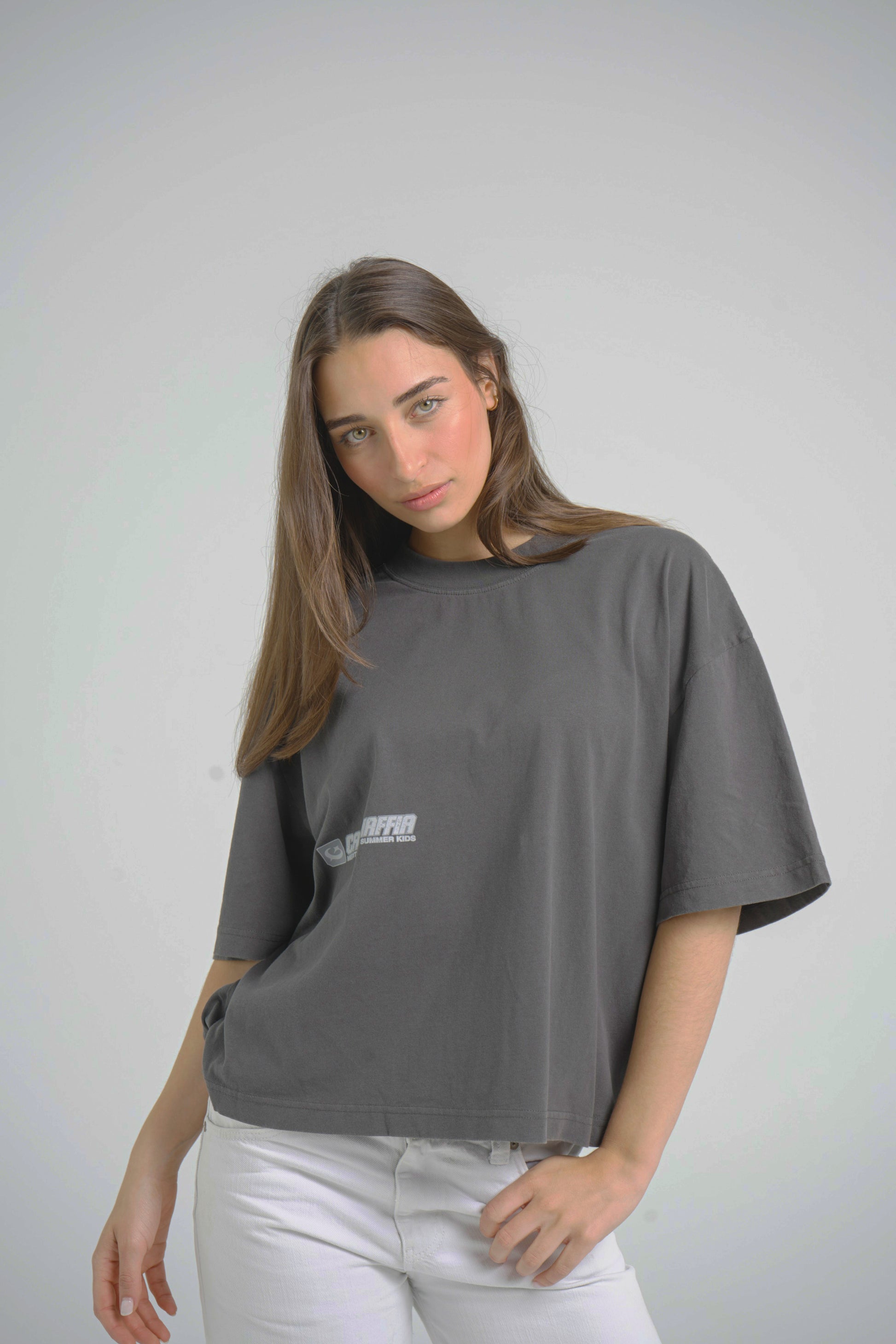 Camiseta Negro Washed BAJAMAR SS26 — modelo femenino SS26