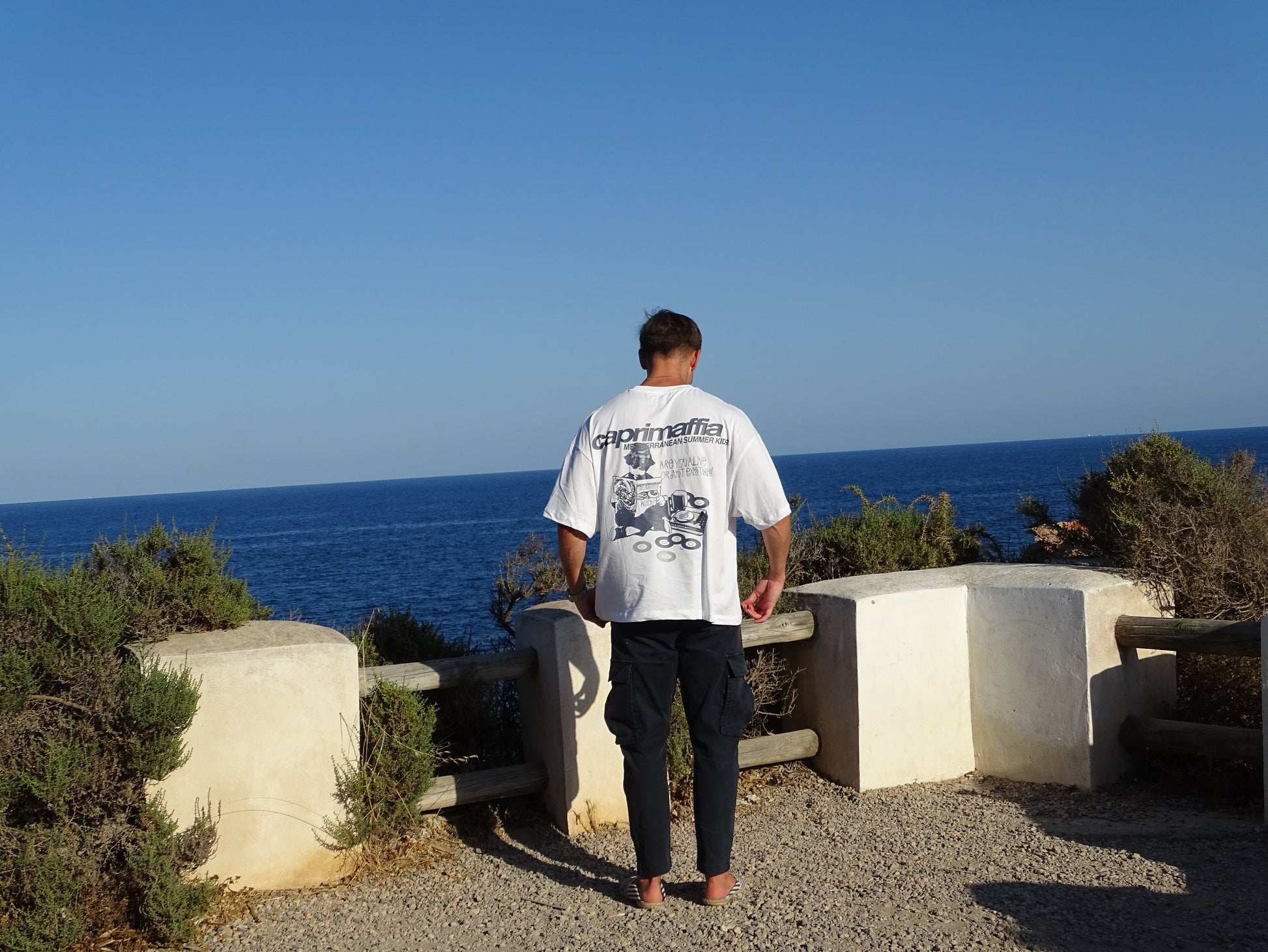 SUMMER KIDS GRAPHIC TEE
