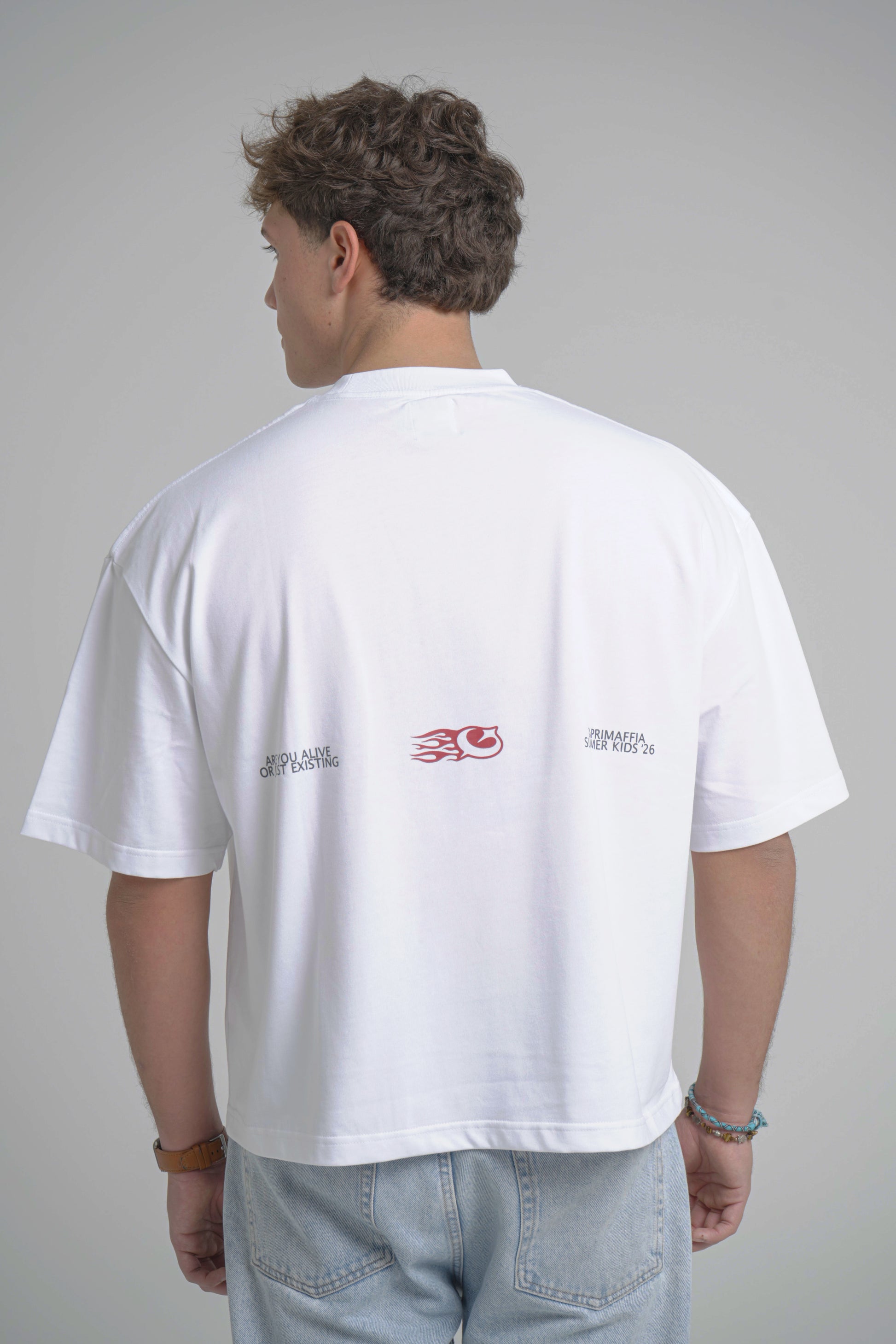 Camiseta Blanca Oversized BAJAMAR SS26 — modelo femenino SS26