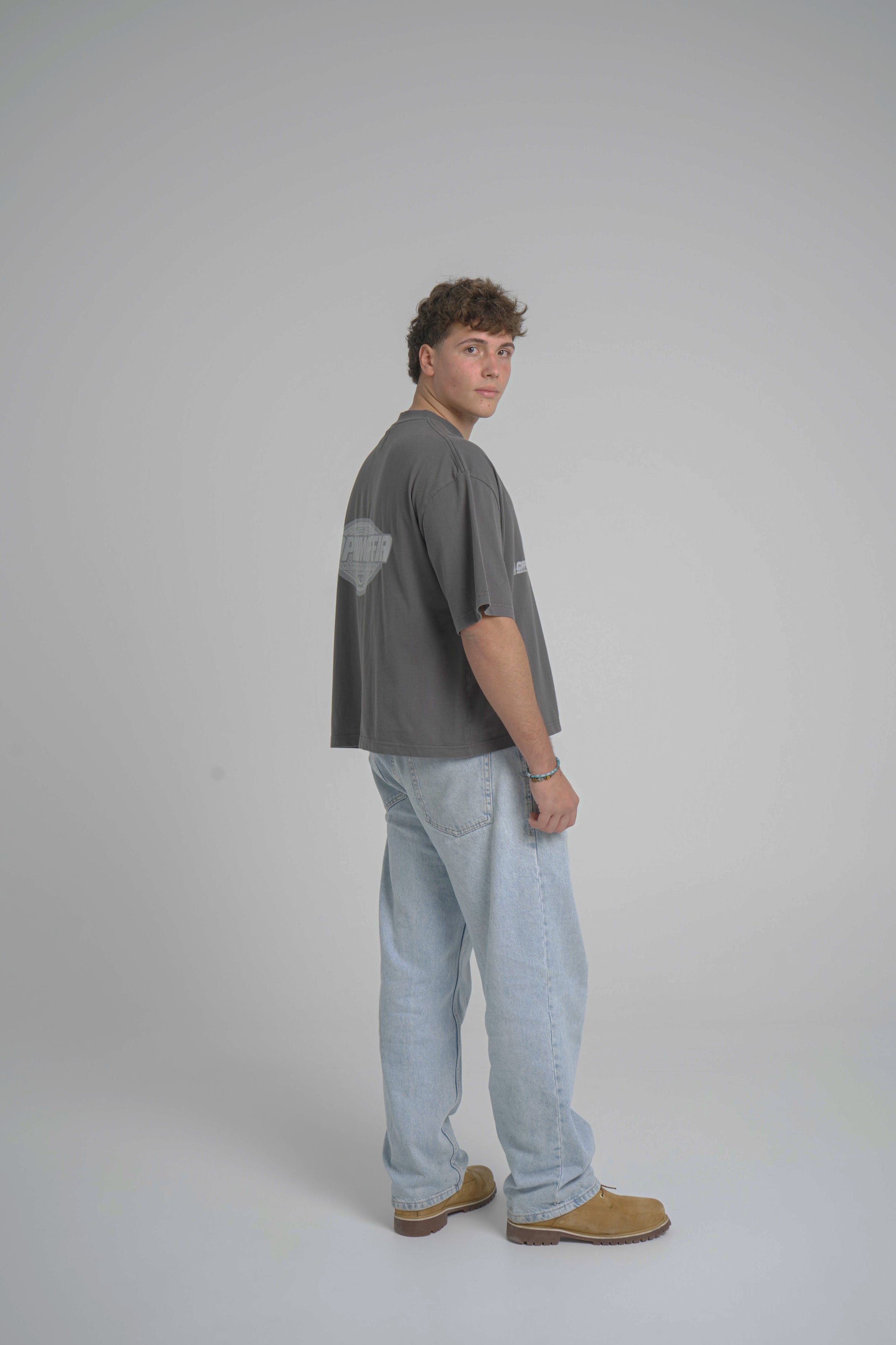 Camiseta Negro Washed BAJAMAR SS26 — shooting colección BAJAMAR
