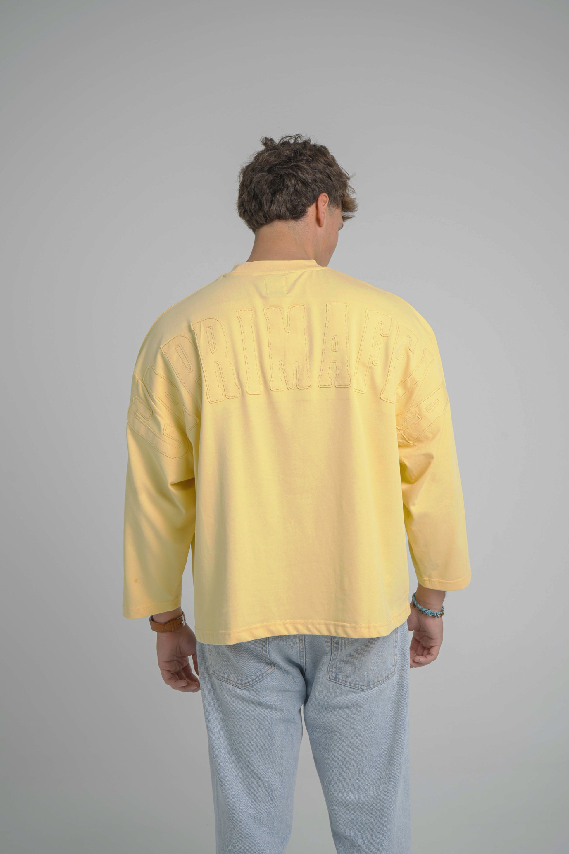Longsleeve Amarillo BAJAMAR SS26 — shooting colección BAJAMAR