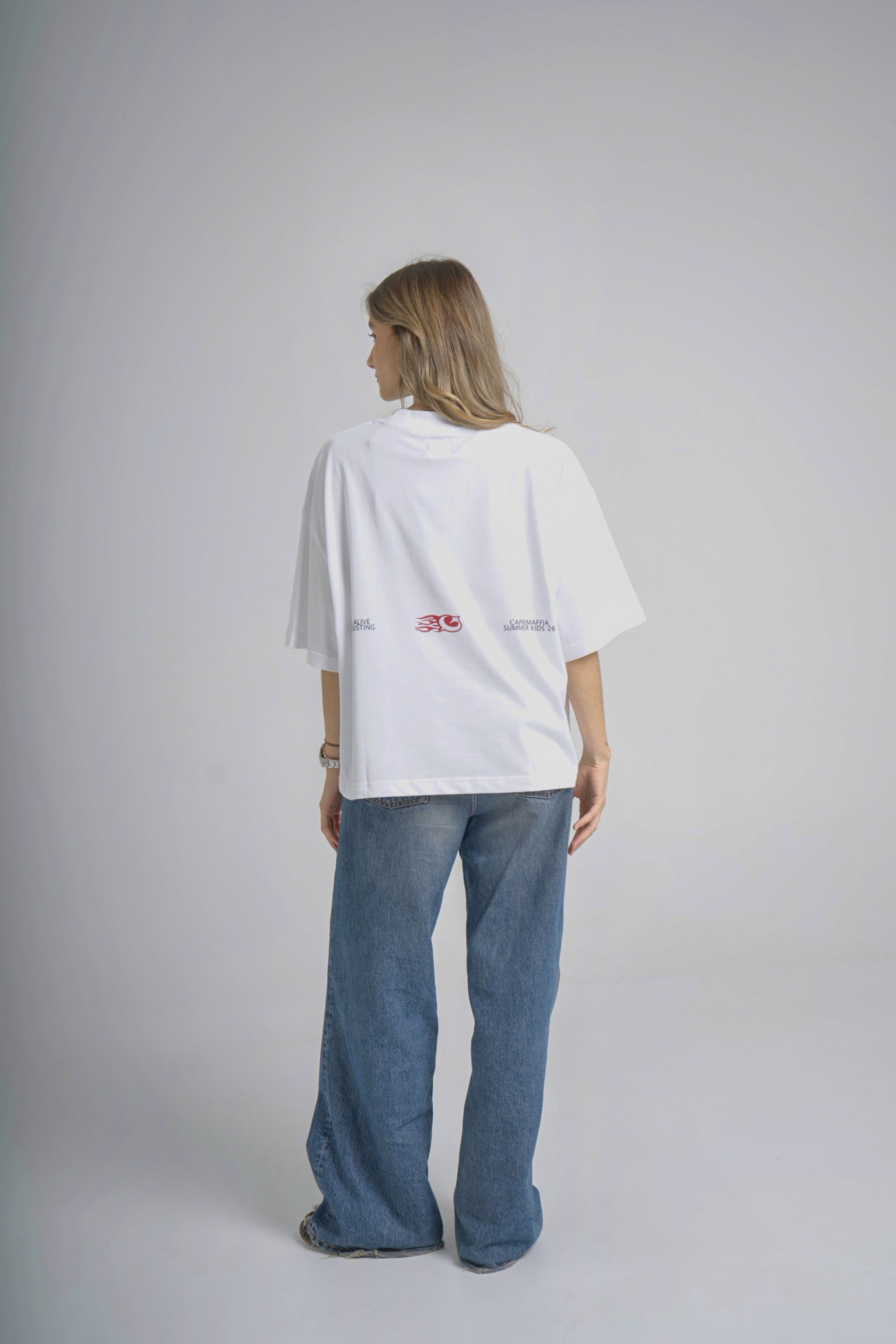 Camiseta Blanca Oversized BAJAMAR SS26 — shooting colección BAJAMAR